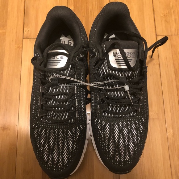 Underarmor Shoes - Picture 2 of 3